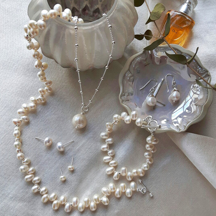 Trendy Pearl Jwellery For Women